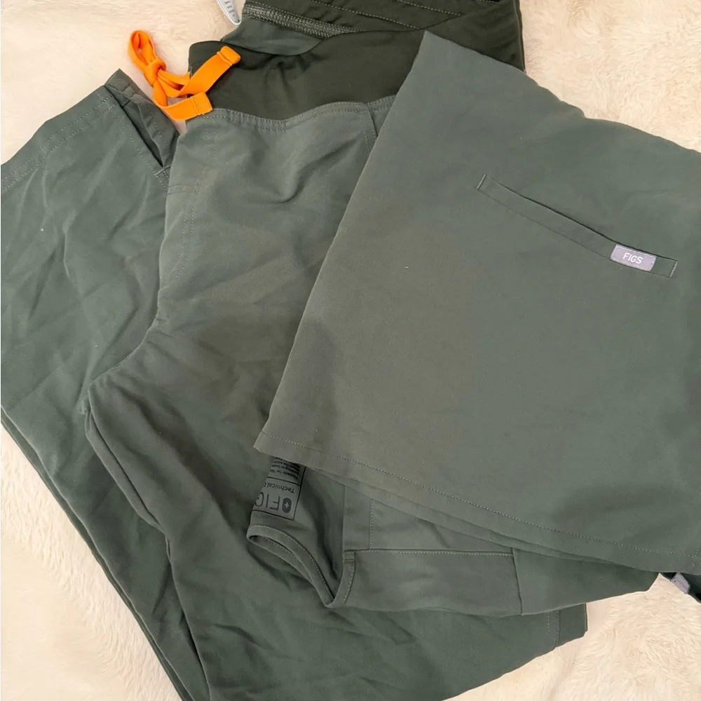 Figs Uniform! XLarge Tops and XL Bottoms - Picture 2 of 3